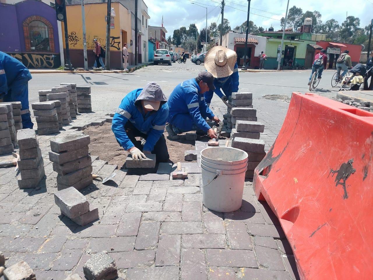 Metepec mantiene jornada de bacheo, balizado y mejoramiento de caminos