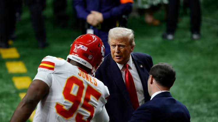 Trump promete “salvar” el deporte universitario tras polémico fallo judicial