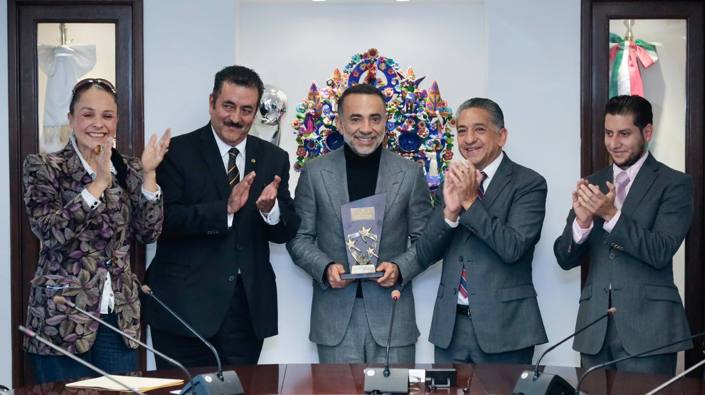 AECHAC entrega galardón internacional a Fernando Flores por gestión en Metepec